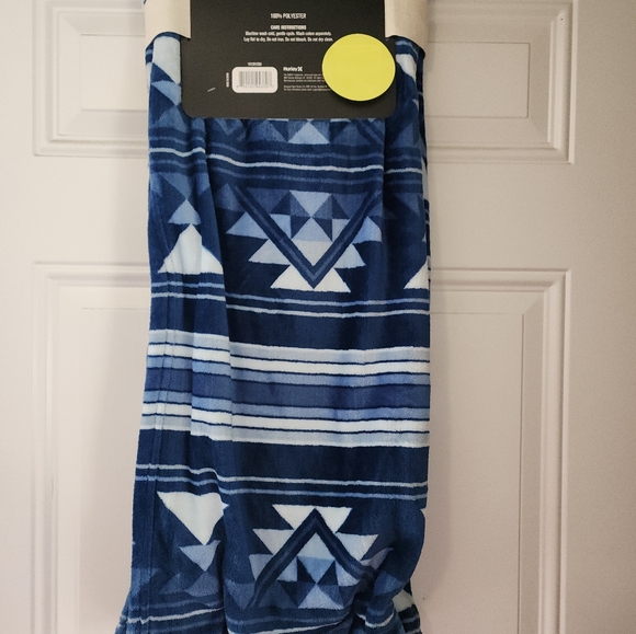 COPY - NWT Soft Hurley Blue throw / Blanket - Picture 5 of 7